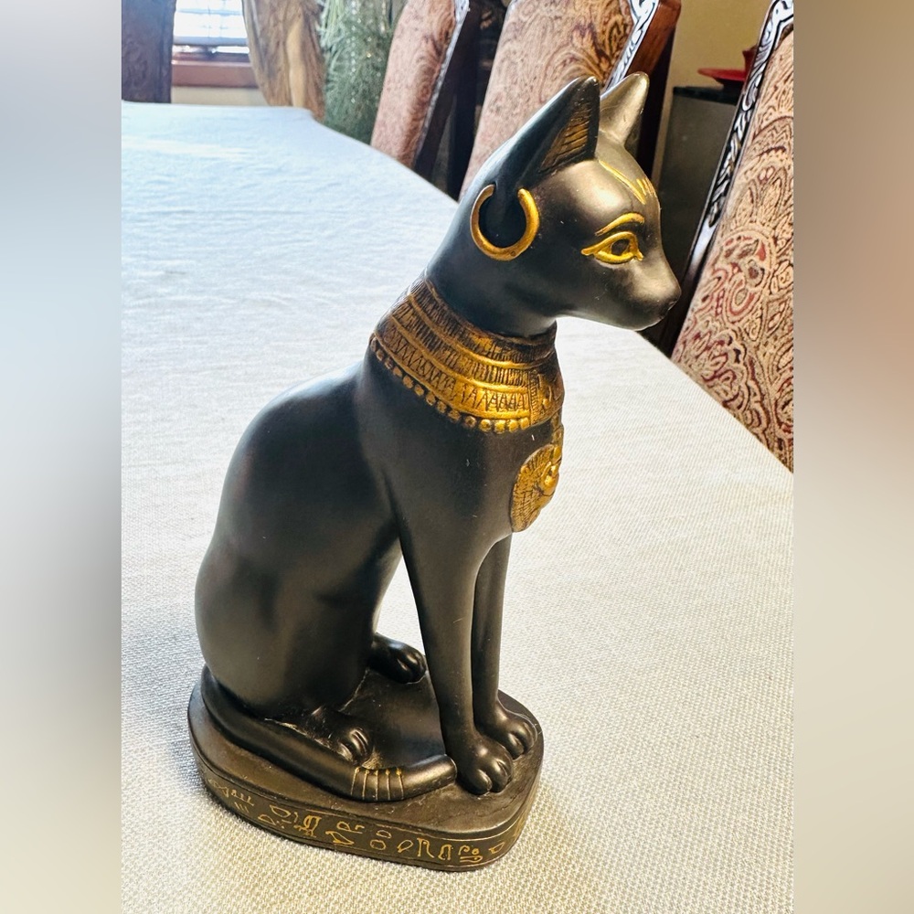 Ornate Egyptian Cat Figurine/Goddess Bastet Centerpiece/Statue Pristine/Rare - Picture 12 of 13